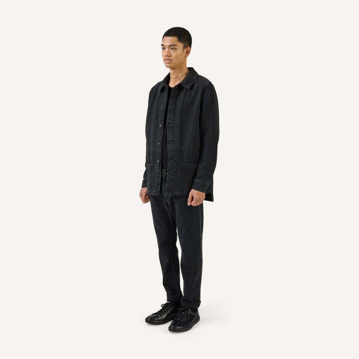 Nomen Nescio 320 Worker Denim Jacket washed black – model side view