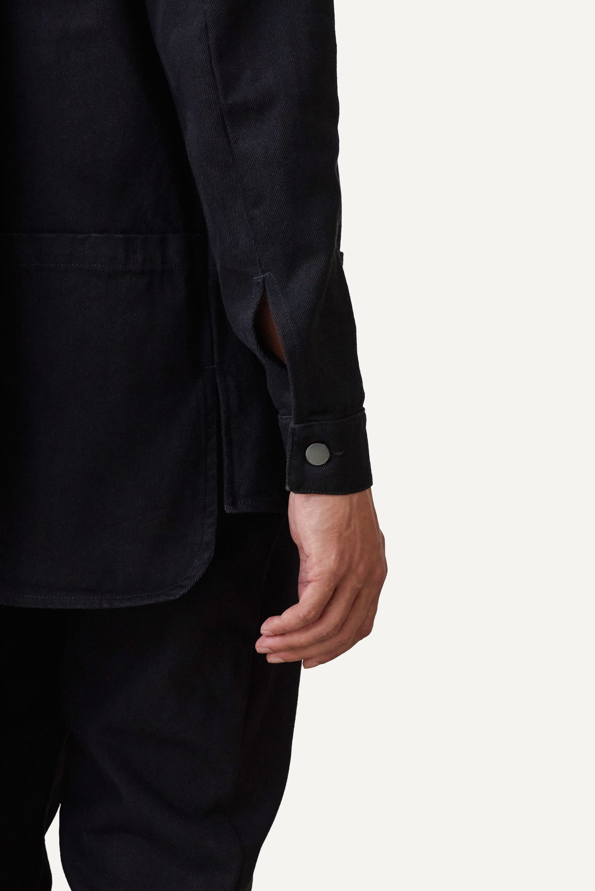 Nomen Nescio 320 Worker Denim Jacket deep black – model lifestyle