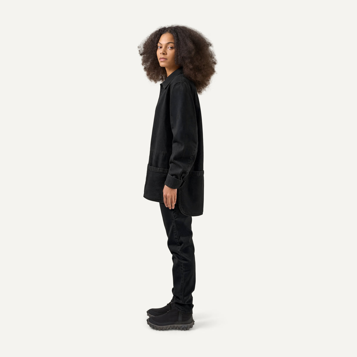 Nomen Nescio 320 Worker Denim Jacket deep black – model side view