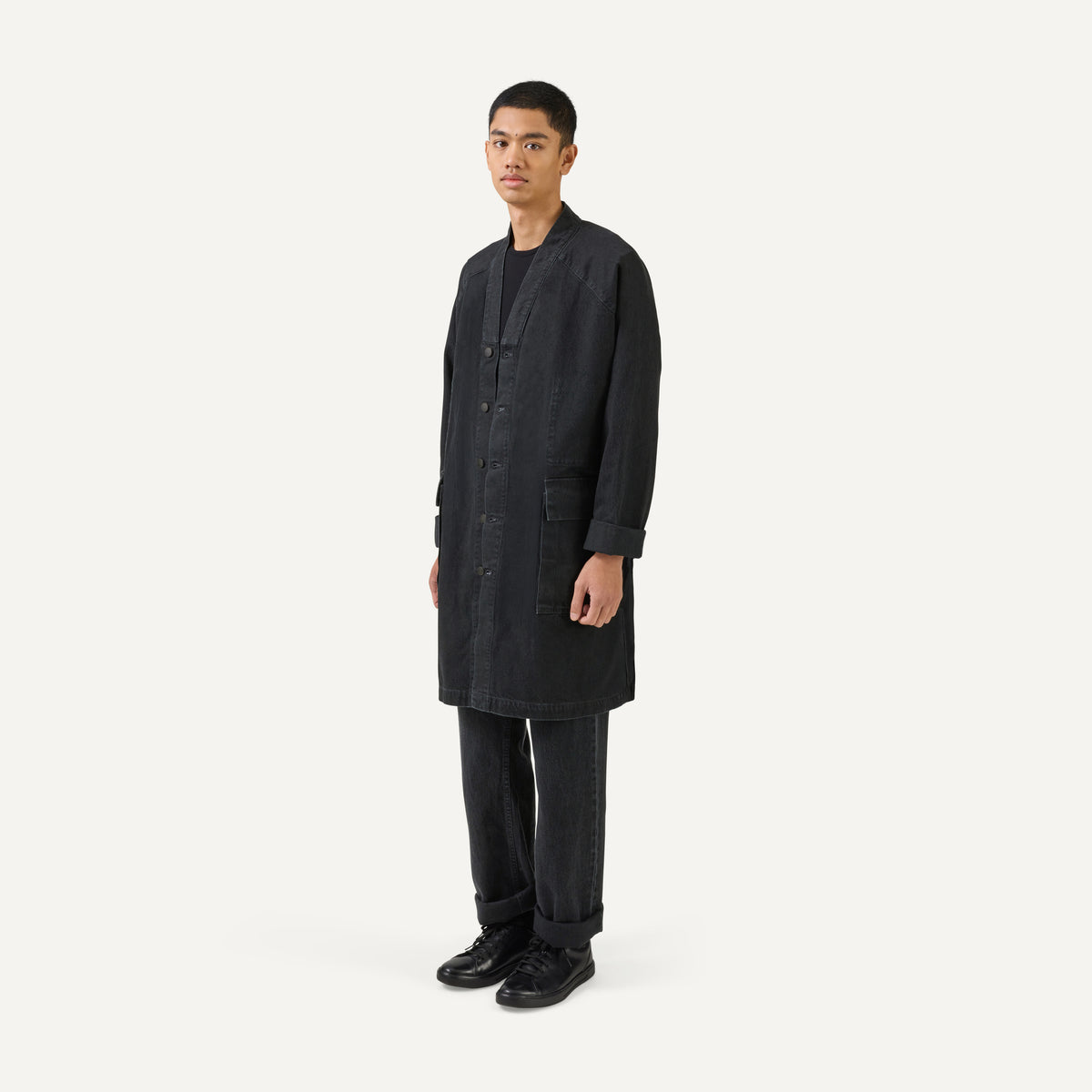 Nomen Nescio 321 Raglan Denim Jacket washed black – model front view, styled outfit