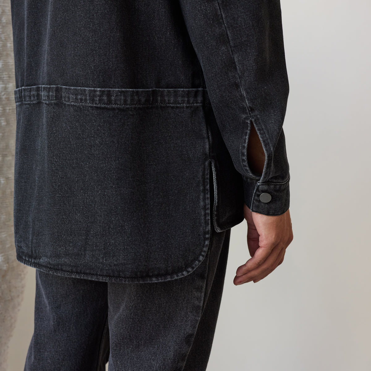Nomen Nescio 320 Worker Denim Jacket washed black – model details